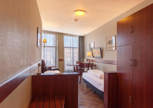 A-Train Hotel image 11